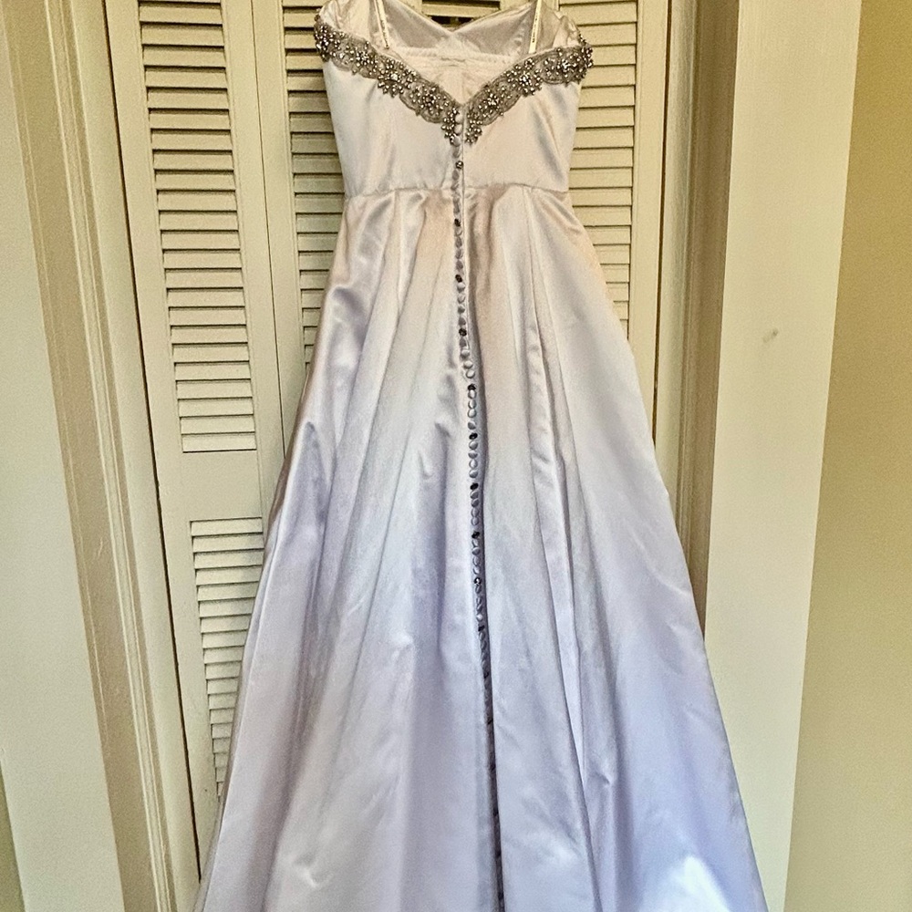 Elegant White Strapless Gown by Justin Alexander - Picture 5 of 9